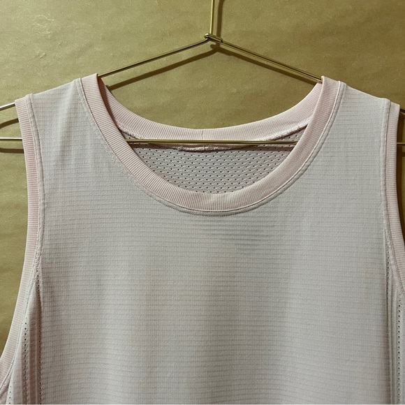 Lululemon | Train to Be Tank Top Cropped Mesh Strawberry Milkshake Size 10 - Picture 3 of 11